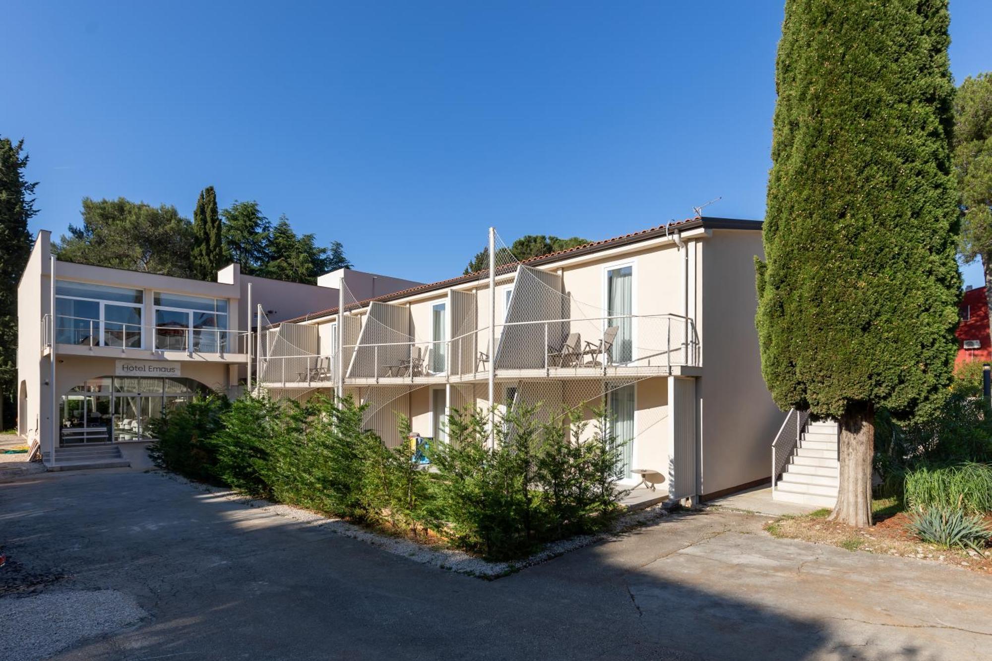 Hotel Emaus Novigrad Istria Eksteriør billede