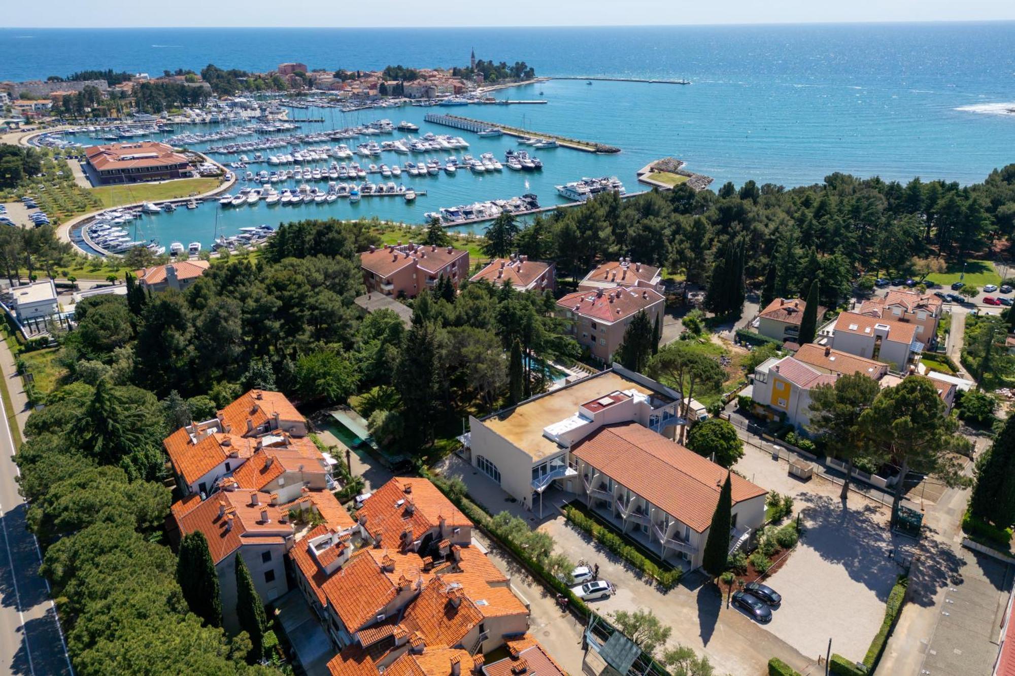 Hotel Emaus Novigrad Istria Eksteriør billede