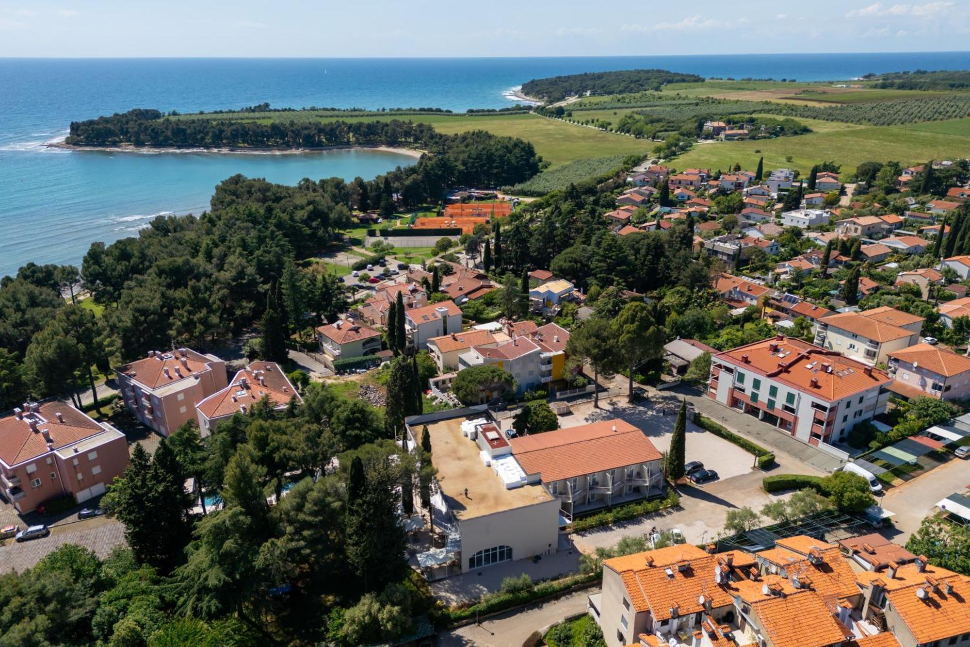 Hotel Emaus Novigrad Istria Eksteriør billede
